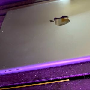 NON-FUNCTIONAL Older Gen IPad